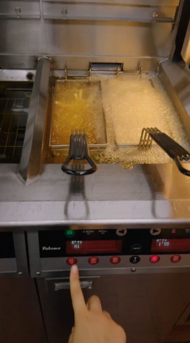  「マックフライポテト」の揚げ方を白井悠介が解説