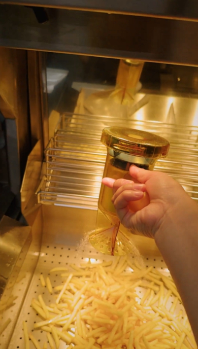  「マックフライポテト」の揚げ方を白井悠介が解説