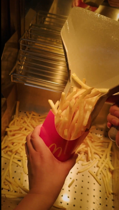  「マックフライポテト」の揚げ方を白井悠介が解説