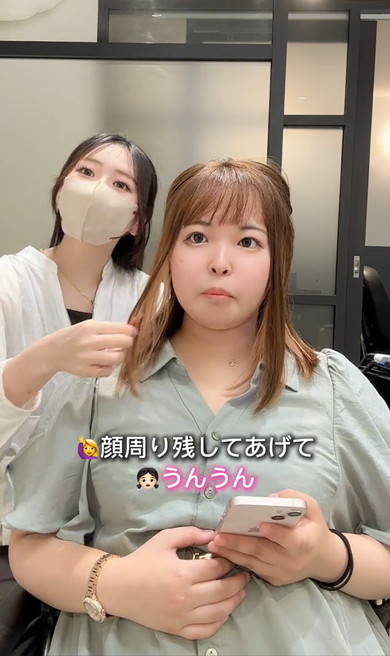 デート前の女性をヘアセット