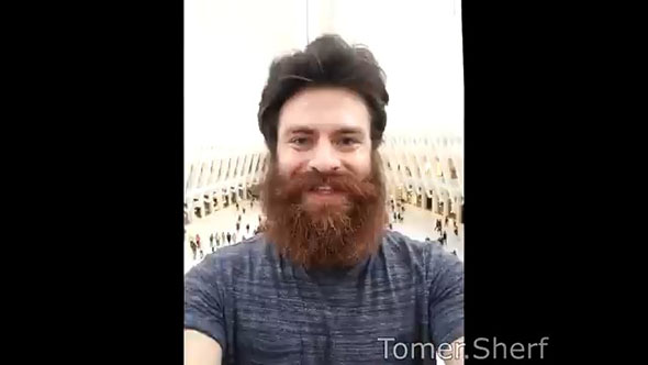 髪とひげを伸ばし続けた男性（途中経過）