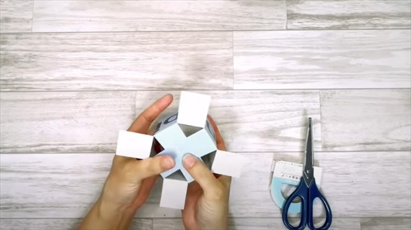 ティッシュ箱を小物入れに