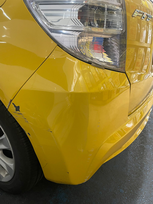 車 へこんでた リアバンパー 復活 暑すぎて 直る