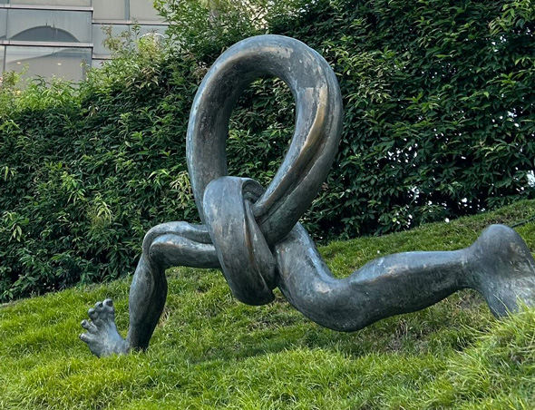 自力で帰宅する ハニーチュロ 金沢市 現代アート 走れ！ 郡順治