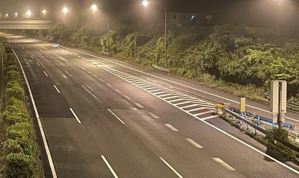 東名高速道路 無人 クルマ 地震 通行止め