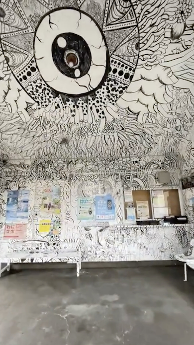 田舎館駅にアート壁画