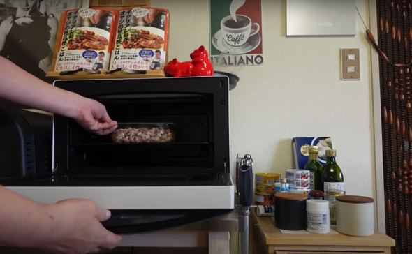 160度のオーブンで焼き上げます