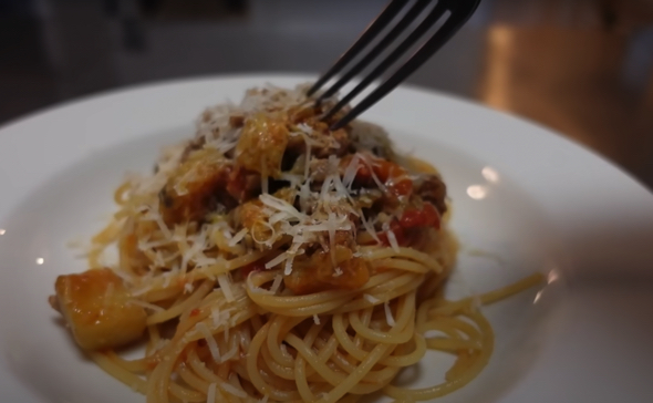 茄子とサルシッチャのトマトソース