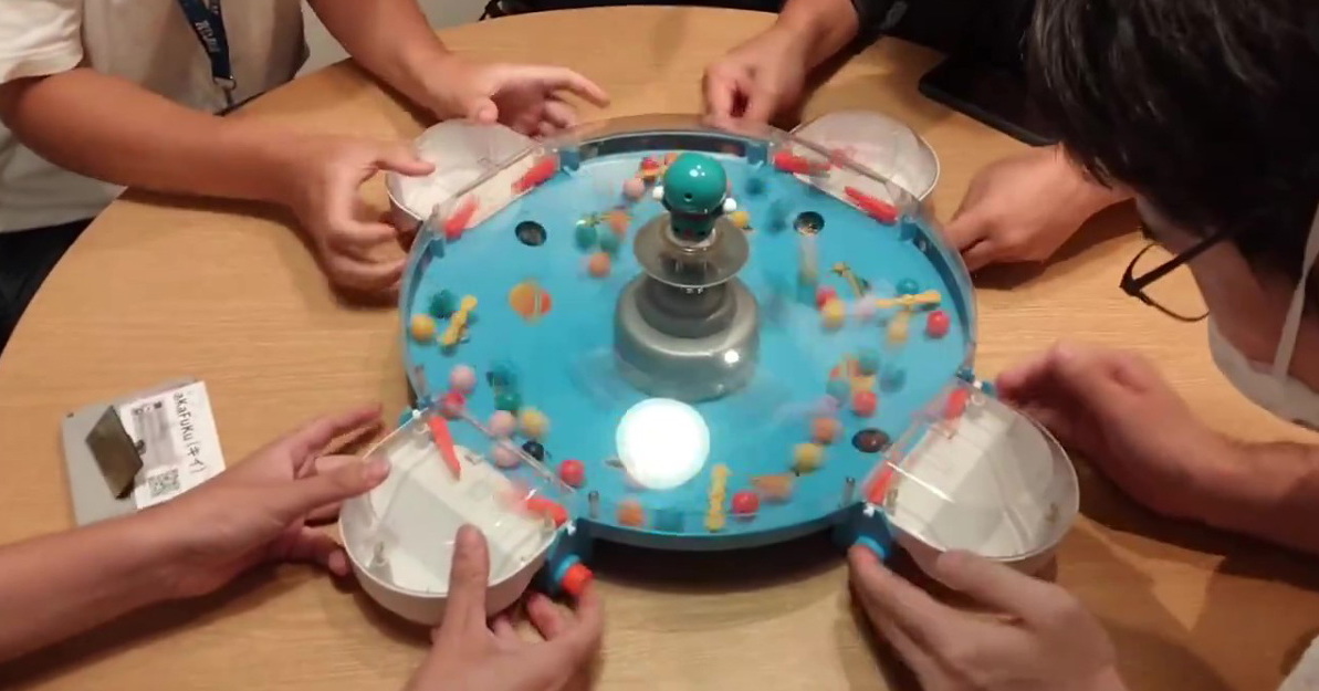 昔懐かしの「ドラえもんバトルドーム」を4人でやってみたら…… 令