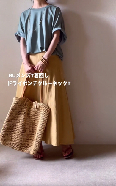 イエローのスカートで爽やかさをさらにプラス