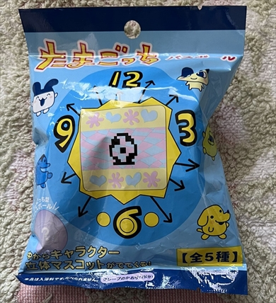 立体マスコット付きの「たまごっちバスボム」