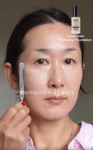 ドール肌を目指しリキッドファンデーションを使用
