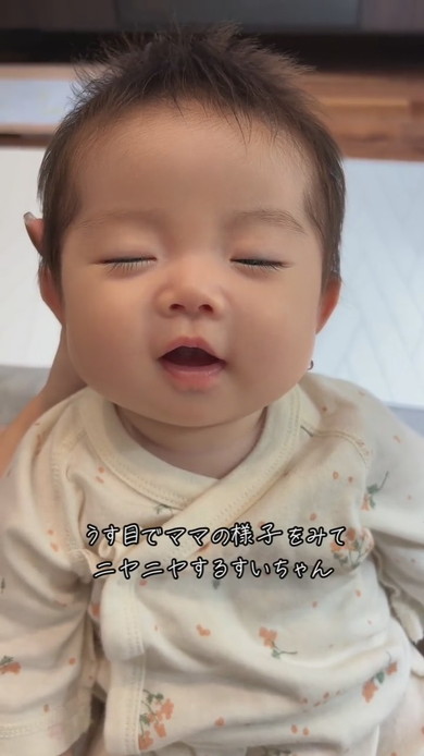まどろむ赤ちゃん