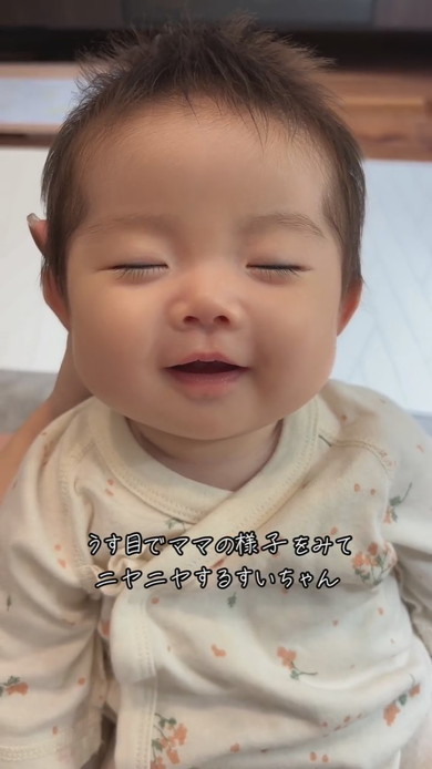 まどろむ赤ちゃん
