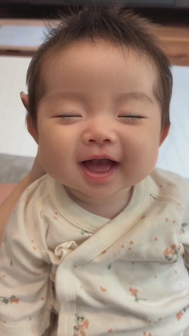 まどろむ赤ちゃん