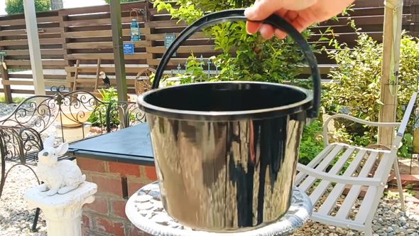 100円均一ショップで買えるバケツを使った蚊を増やさない対策