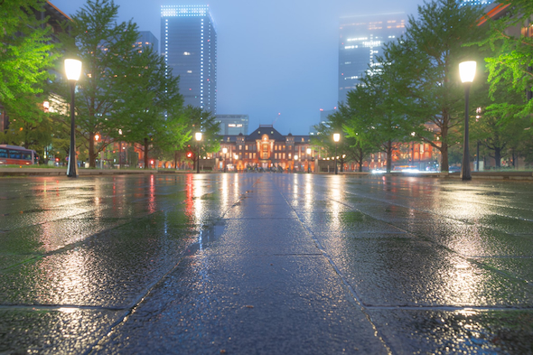 豪雨後の東京駅