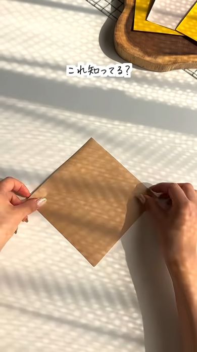 ダイソーのクラフト折り紙を使って4個の直角三角形からなるフォトフレームを作る