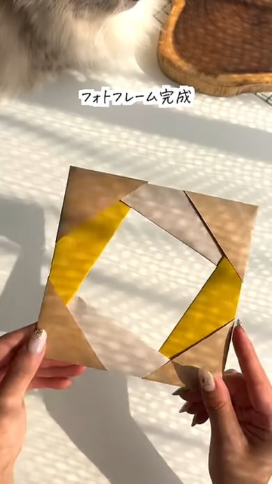 ダイソーのクラフト折り紙を使って4個の直角三角形からなるフォトフレームを作る