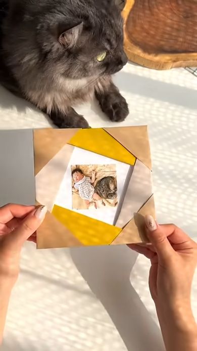 ダイソーのクラフト折り紙を使って4個の直角三角形からなるフォトフレームを作る