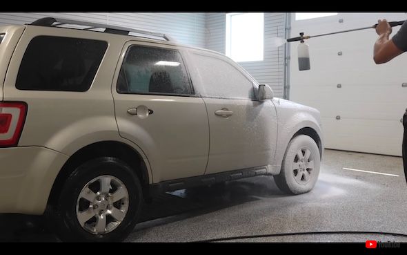 洗車 クルマ フォード エスケープ