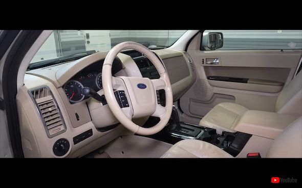 洗車 クルマ フォード エスケープ