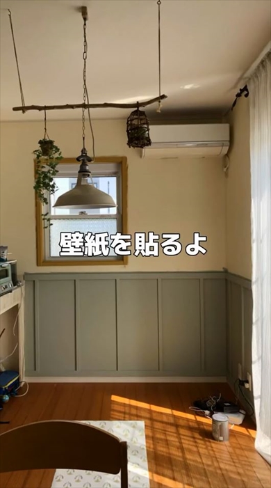 ダイニングが壁紙で外国風キッチンに大変身