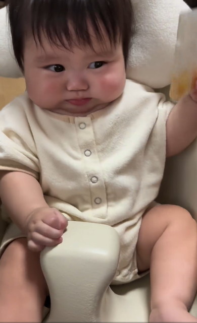 初めて怒って声を出した赤ちゃん
