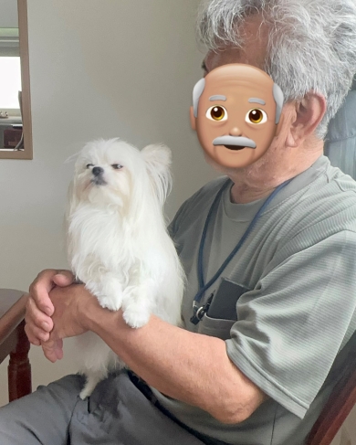 ワンコをかわいがるおじいちゃん