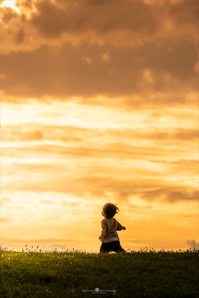 幼い息子を撮影した映画のポスターみたいな写真