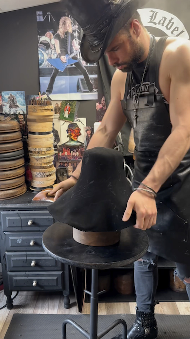 革を頭の形に整える