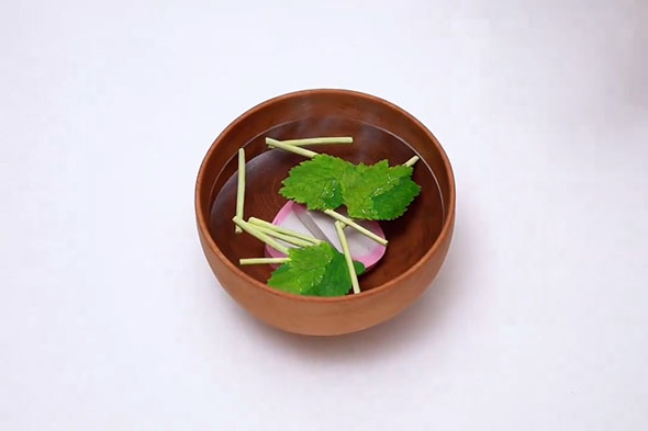 木彫りのお吸い物