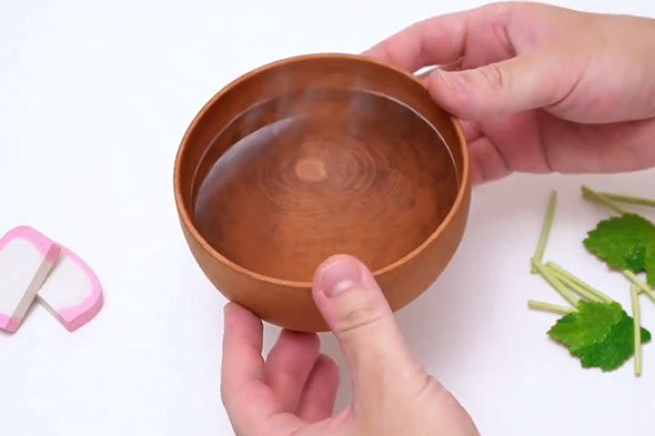 木彫りのお吸い物・お椀だけを見せたところ