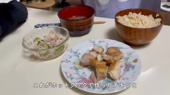 テーブルに並べた夕食