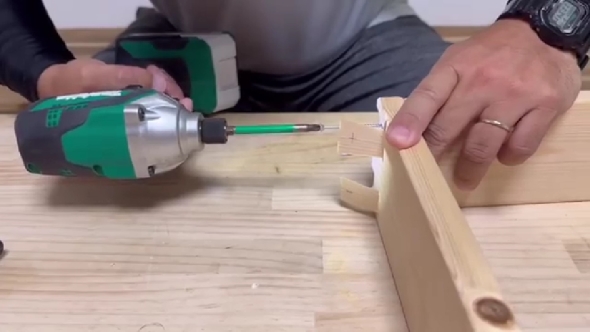 きれいにネジを隠す方法3選