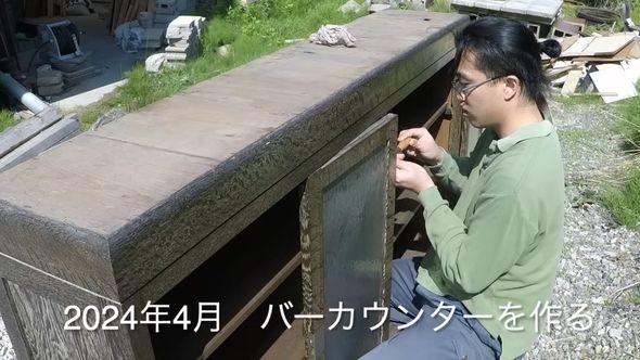 古民家をライブができるカフェにするため食器棚を改造する