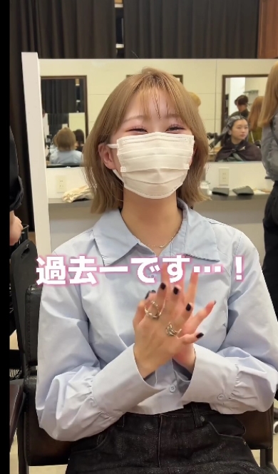 サプライズカットをした女性