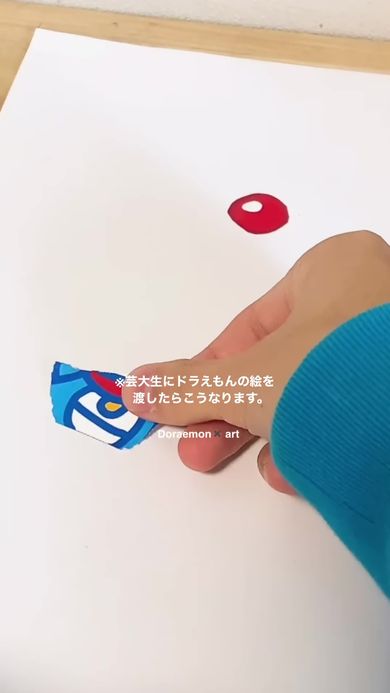 ドラえもんのイラストを使って大きなドラえもんの絵を作り上げる