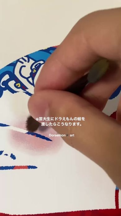 ドラえもんのイラストを使って大きなドラえもんの絵を作り上げる