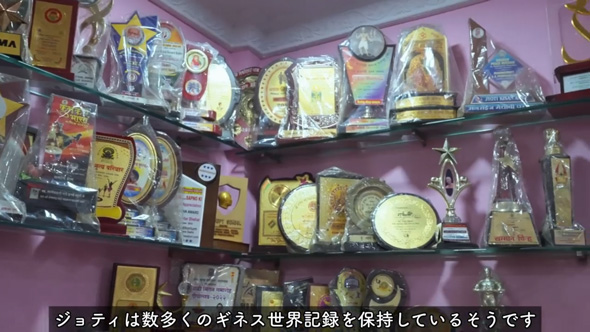 世界一小さい女性に密着