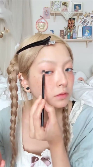 お姫様みたいなナチュラルドールメイク