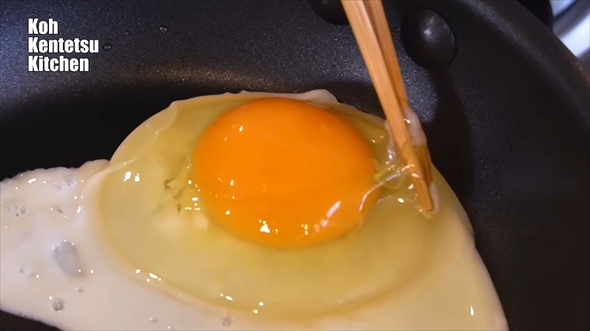 目玉焼きの黄身が白くならない方法