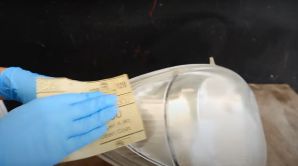 ヘッドライトをピカピカに仕上げる市販品