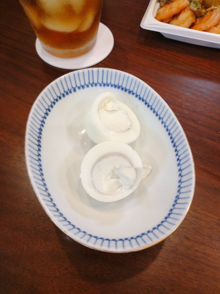 ゆで卵を切ったら「うそ！」とビックリ　見たことがないような色に「まさかここまで」（1/3） | グルメ ねとらぼ