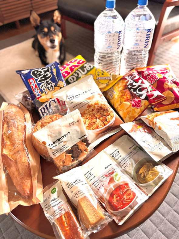 台風 家でくつろぐ 準備 大きな お菓子 大量 1日 ゴロゴロ 許される