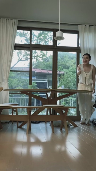 撮影している女性