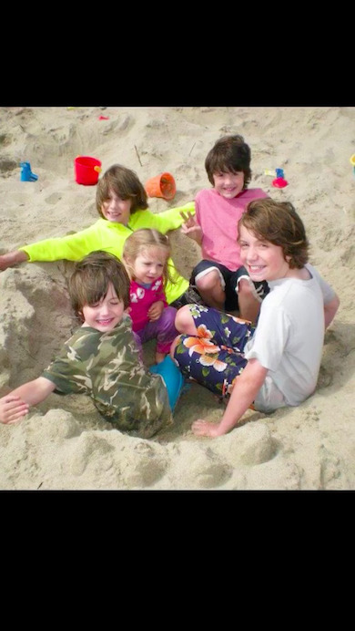 きょうだい5人で“幼少期の思い出”を再現