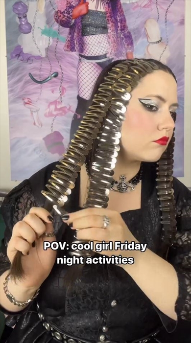 大量のパッチンどめで超ゴシックなアレンジ