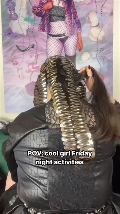 大量のパッチンどめで超ゴシックなアレンジ