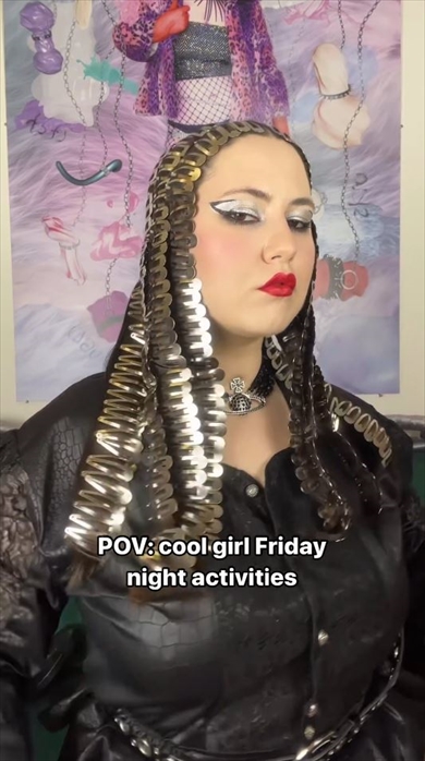 大量のパッチンどめで超ゴシックなアレンジ